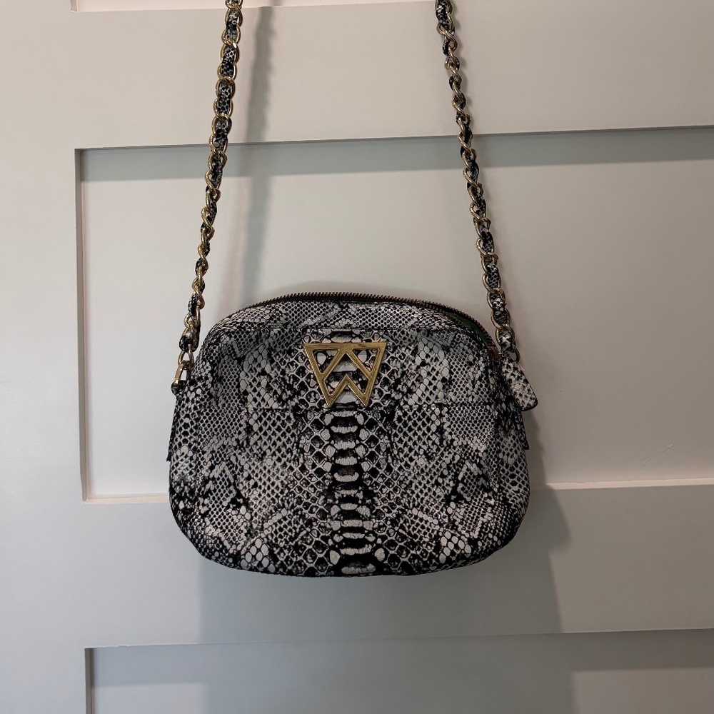 Kelly Wynne purse